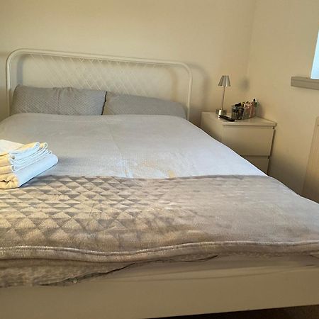 Comfy, Cosy Small Double With Wi-Fi Earley Zewnętrze zdjęcie