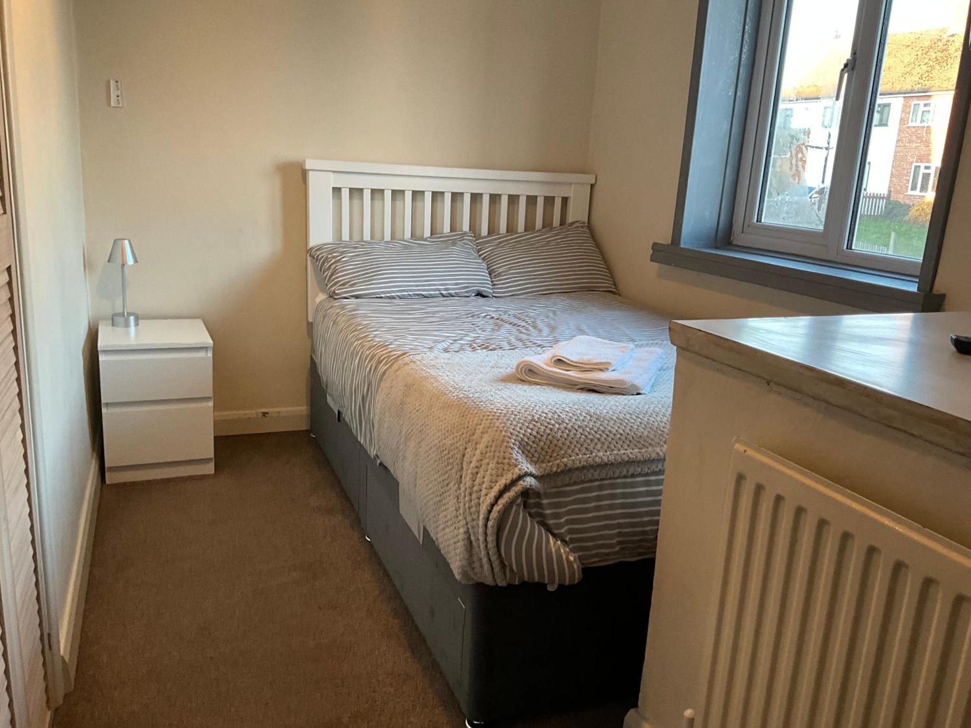 Comfy, Cosy Small Double With Wi-Fi Earley Zewnętrze zdjęcie