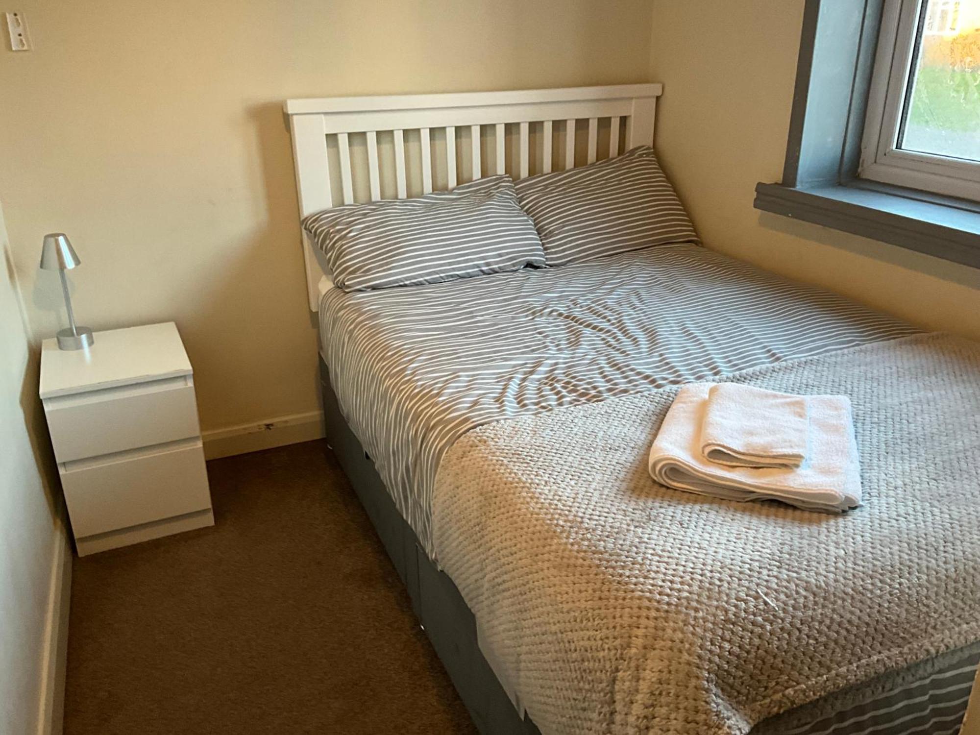 Comfy, Cosy Small Double With Wi-Fi Earley Zewnętrze zdjęcie